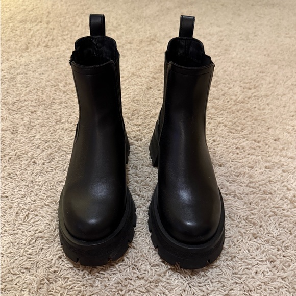 Steve Madden Black Chunky Ankle Booties - Picture 2 of 7